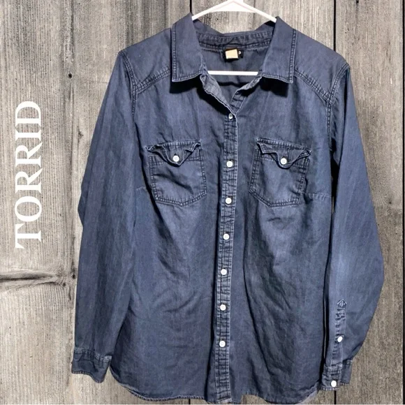 TORRID CHAMBRAY TAYLOR DENIM SHIRT - Picture 3 of 7